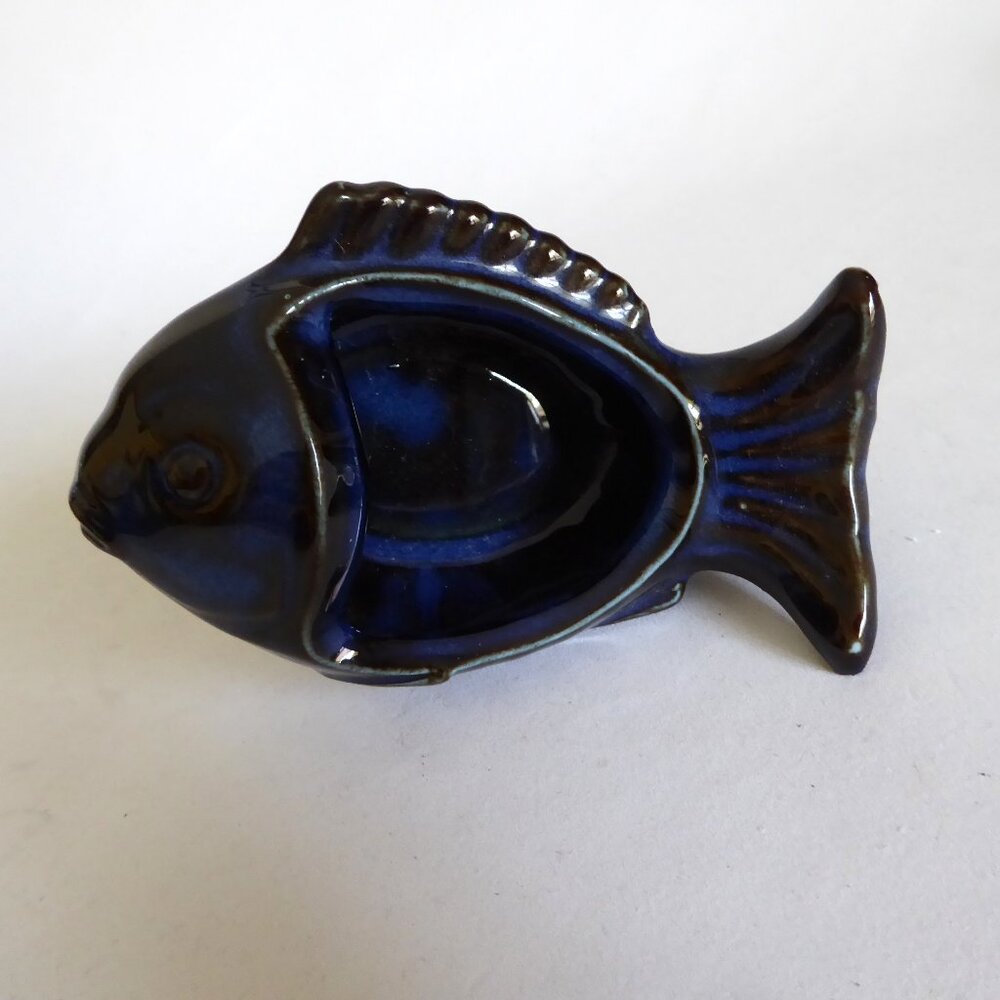VINTAGE JAPAN JAPANESE HAND CRAFTED BLUE CERAMIC LIDDED KOI FISH SHAPED DISH - Picture 7 of 11